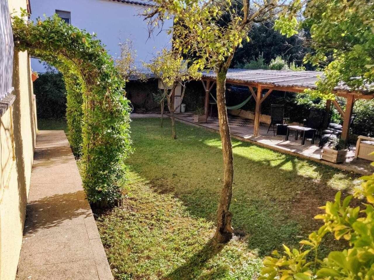 Can Camps Besalú Alojamiento con jardín privado Exterior foto